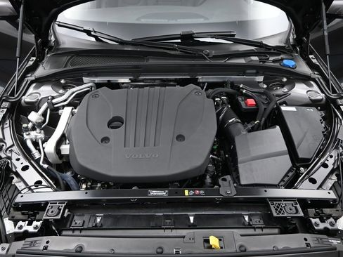 New 2025 Volvo V60 B5 Cross Country Plus w/ Protection Package Premier image 31