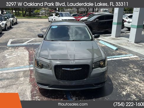 Used 2019 Chrysler 300 Touring w/ Sport Appearance Package RWD image 4