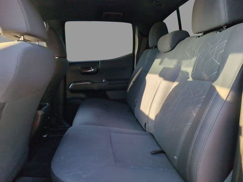 Used 2017 Toyota Tacoma TRD Off-Road w/ Tow Package (A/T) AWD/4WD image 34