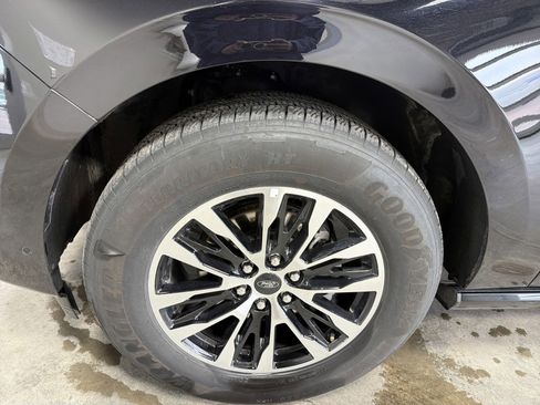 Used 2025 Ford Expedition Platinum AWD/4WD image 15
