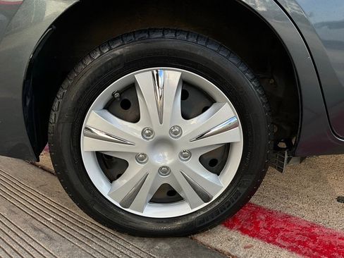 Used 2015 Toyota Corolla LE image 9