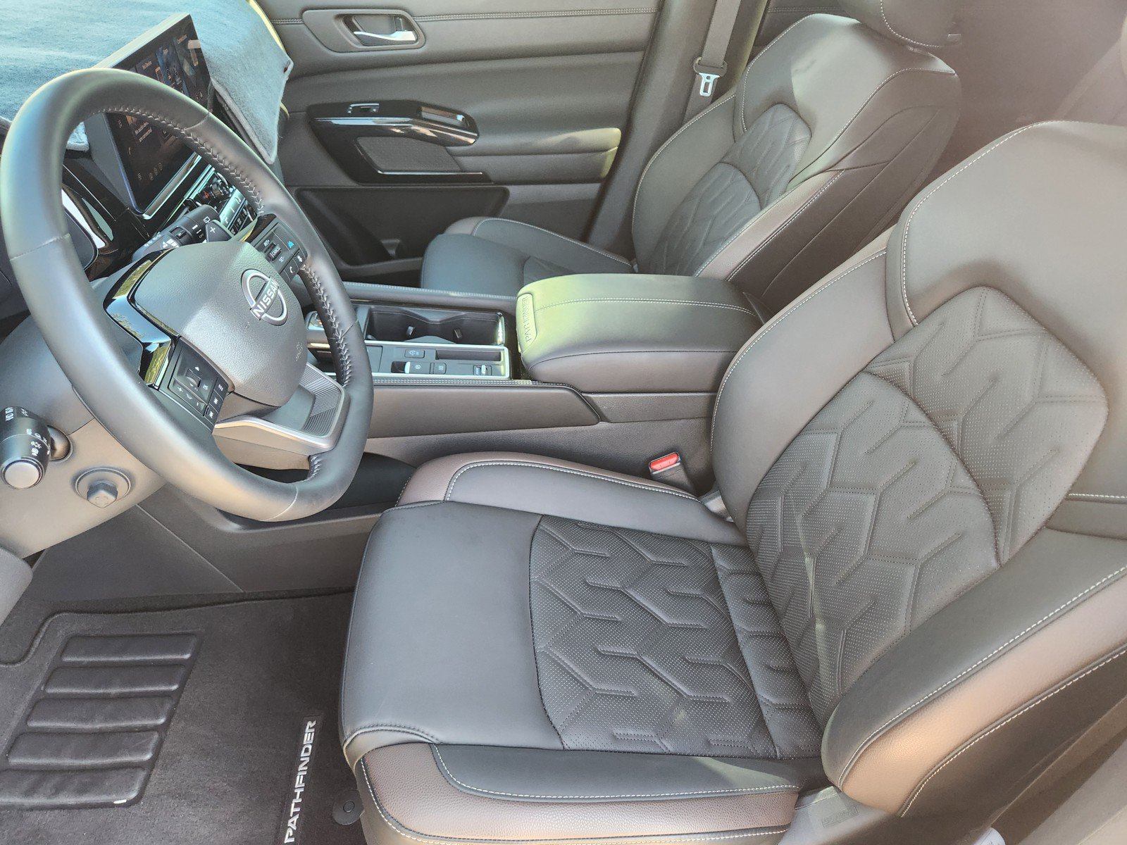 Used 2026 Nissan Pathfinder Platinum FWD image 10