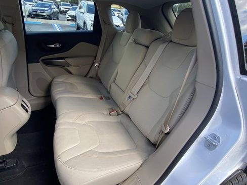 Used 2020 Jeep Cherokee Latitude image 18