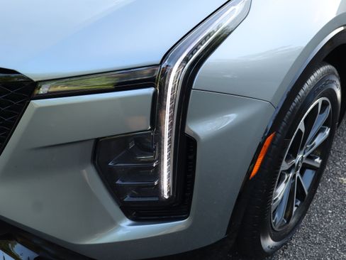 Used 2024 Cadillac XT4 Sport w/ Technology Package FWD image 11