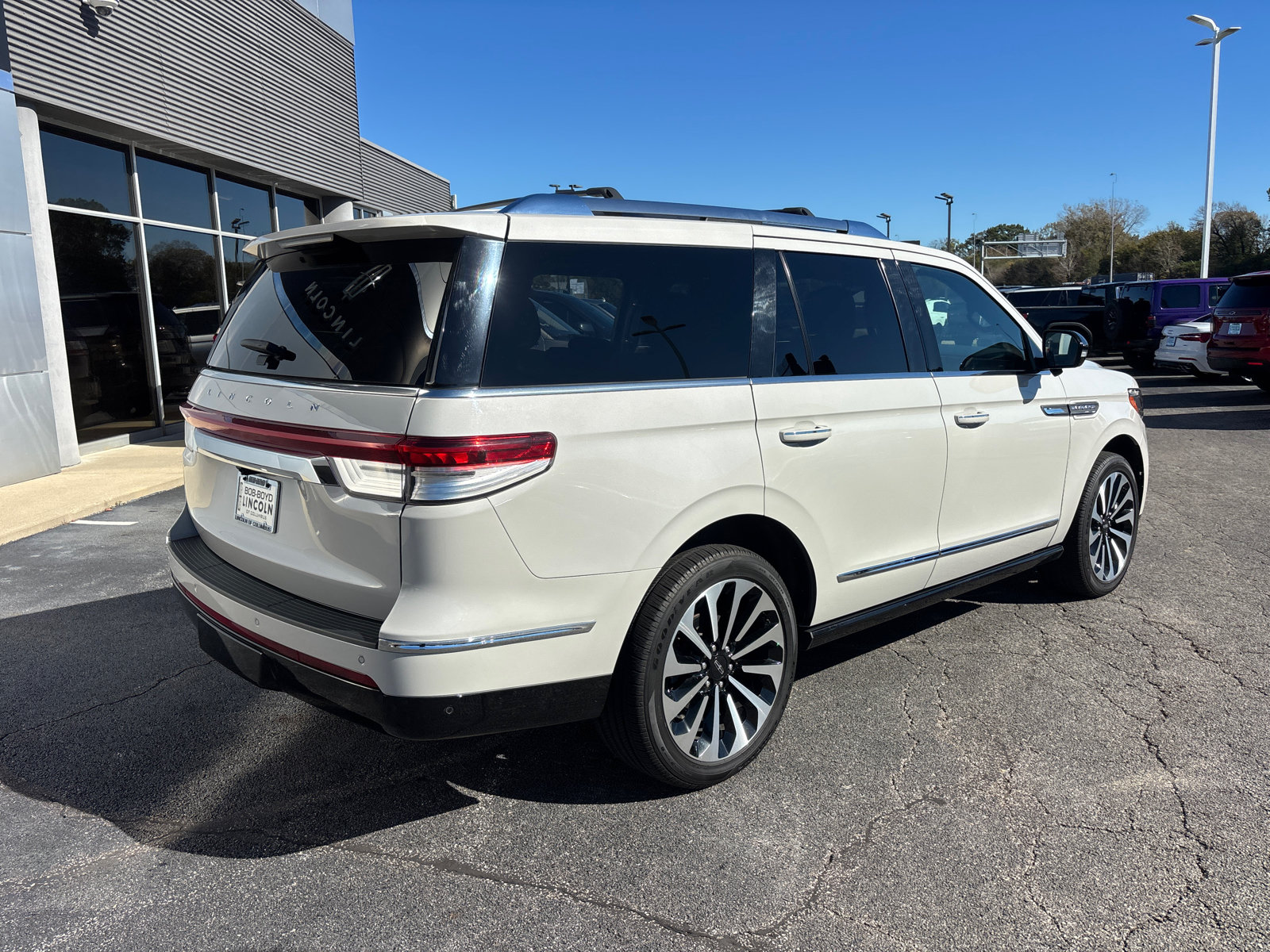 Certified 2022 Lincoln Navigator Reserve AWD/4WD image 7