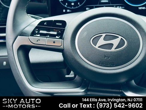 Used 2025 Hyundai Elantra SEL FWD image 12