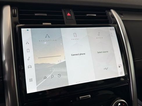 New 2026 Land Rover Discovery Dynamic SE image 31