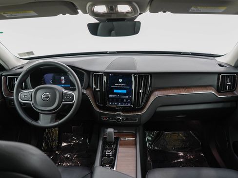 Used 2022 Volvo XC60 B5 Momentum AWD/4WD image 13