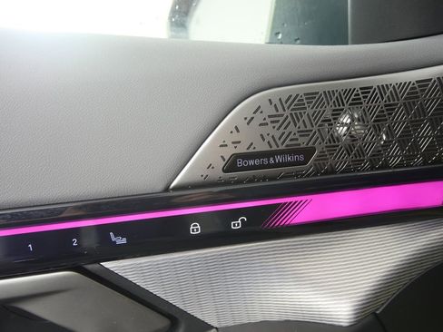 Used 2025 BMW i5 xDrive40 w/ Executive Package image 9