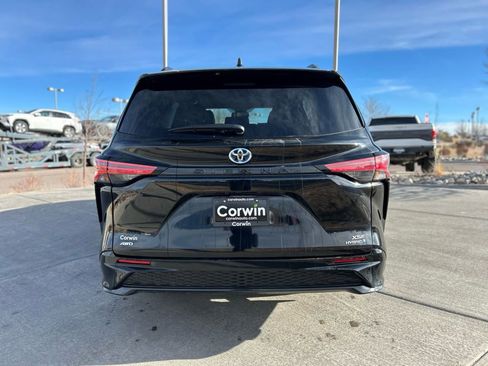Used 2024 Toyota Sienna XSE image 7