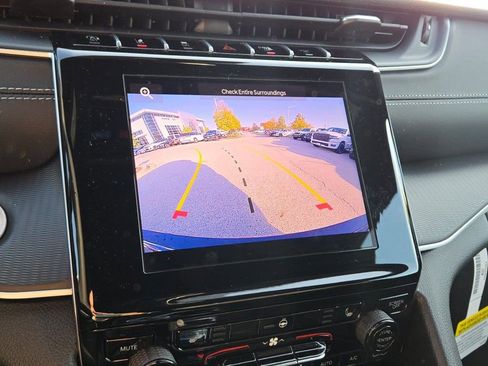 New 2025 Jeep Grand Cherokee Laredo X w/ Luxury Tech Group I AWD/4WD image 30