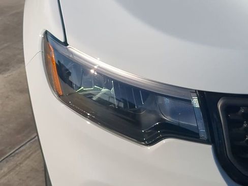 New 2026 Jeep Compass Latitude image 10