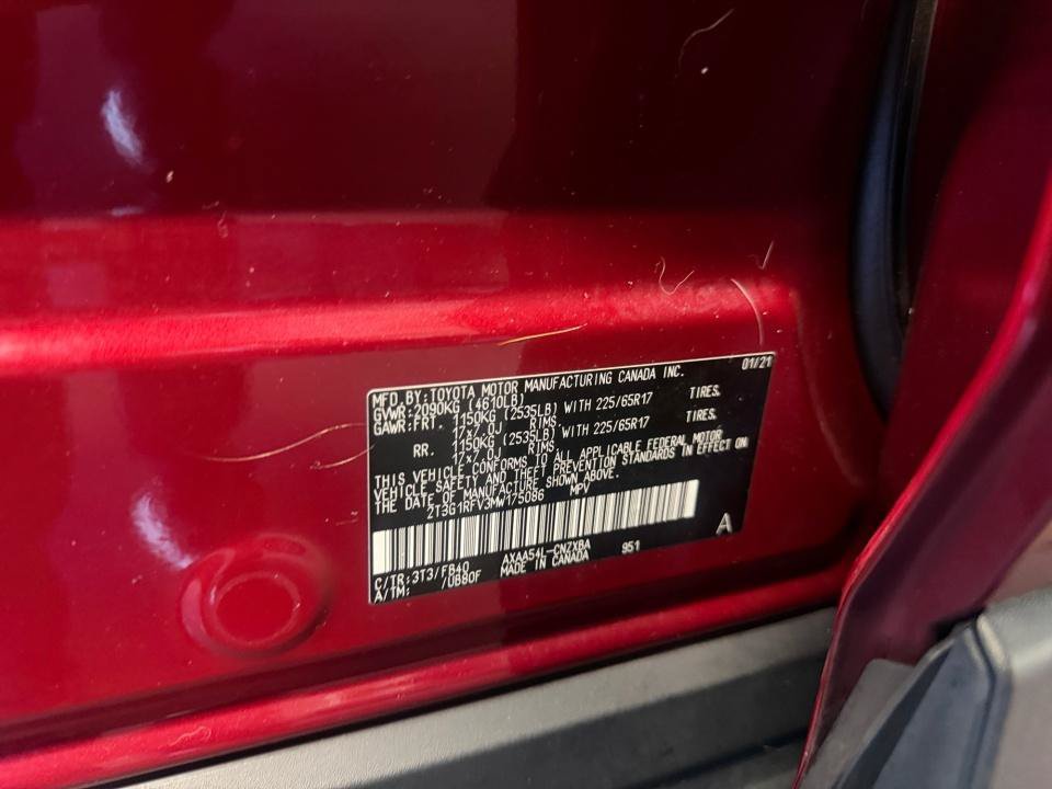Certified 2021 Toyota RAV4 LE AWD/4WD image 39