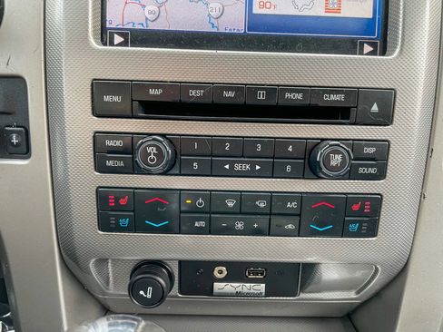 Used 2011 Ford F150 Lariat Limited image 21