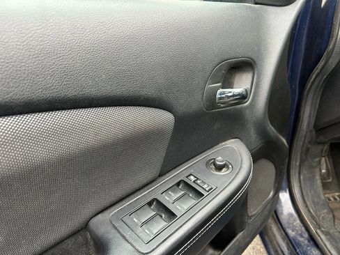 Used 2013 Dodge Avenger SE image 11