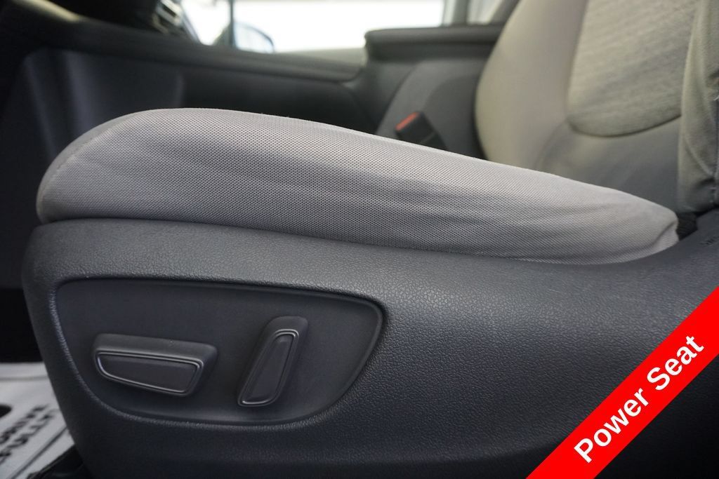 Certified 2021 Toyota Sienna LE FWD image 7