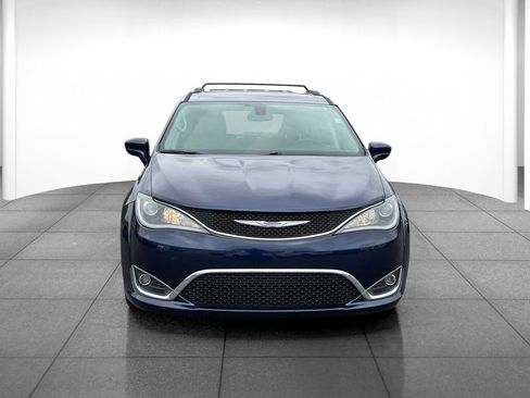 Used 2017 Chrysler Pacifica Touring-L Plus FWD image 2