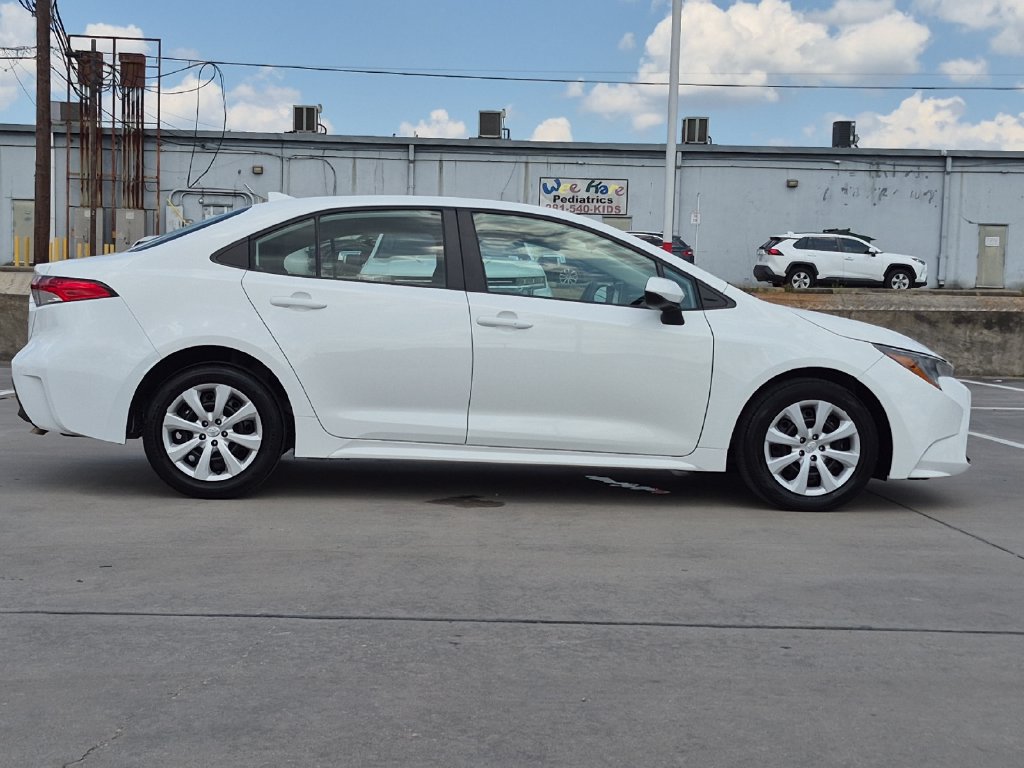 Used 2025 Toyota Corolla LE FWD image 7