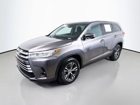 Certified 2019 Toyota Highlander LE FWD image 3