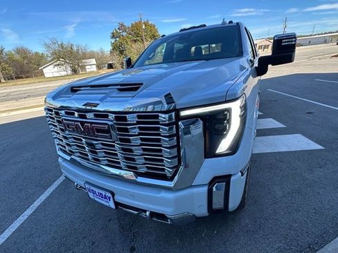 New 2026 GMC Sierra 2500 Denali w/ Denali Reserve Package AWD/4WD image 12