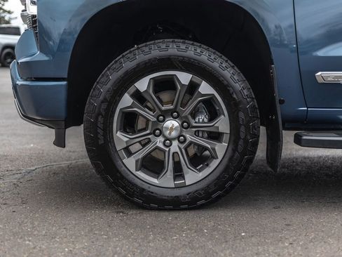 Used 2024 Chevrolet Silverado 1500 High Country w/ Technology Package image 17