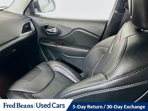 Used 2022 Jeep Cherokee Trailhawk w/ Premium Leather Package AWD/4WD image 29
