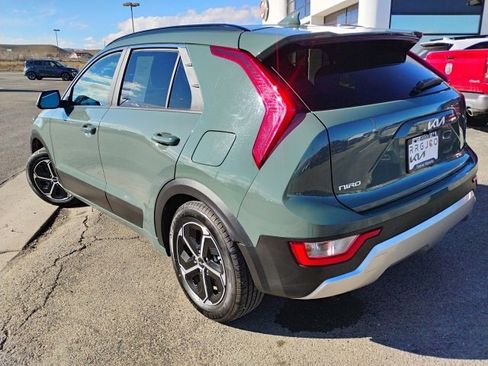 Used 2024 Kia Niro EX image 3