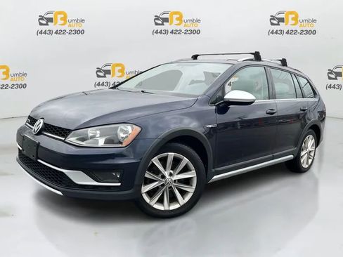 Used 2017 Volkswagen Golf Alltrack S image 1