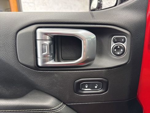 Used 2021 Jeep Wrangler Unlimited Sahara w/ LED Lighting Group AWD/4WD image 39
