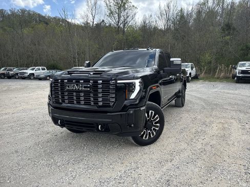 Used 2025 GMC Sierra 3500 Denali Ultimate image 3