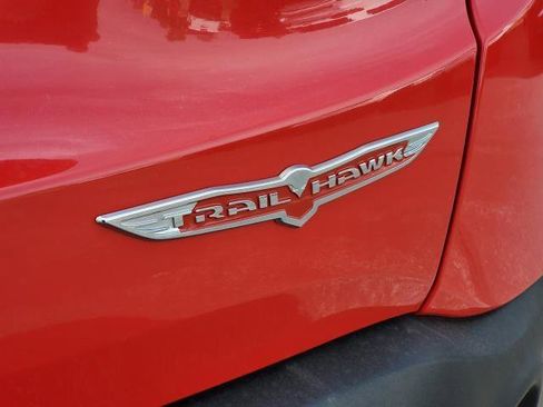 Used 2015 Jeep Renegade Trailhawk AWD/4WD image 28