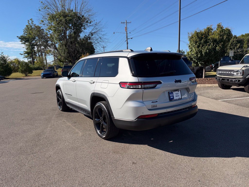 Used 2023 Jeep Grand Cherokee L Altitude AWD/4WD image 5