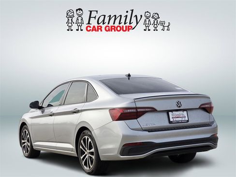 Used 2023 Volkswagen Jetta Sport image 3