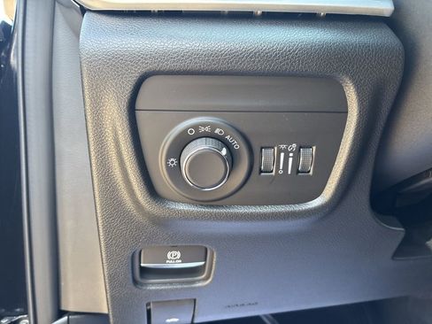 Used 2025 Jeep Grand Cherokee Altitude AWD/4WD image 57