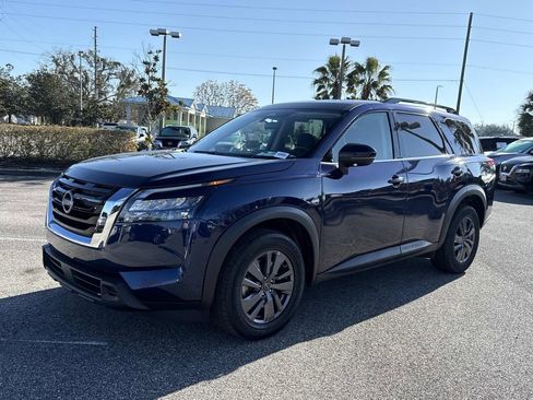 Used 2024 Nissan Pathfinder SV image 8