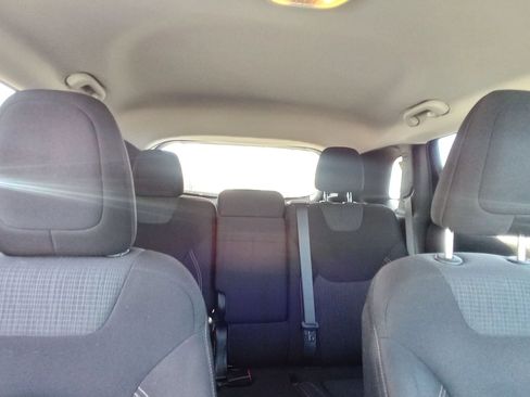Used 2015 Jeep Cherokee Latitude AWD/4WD image 19