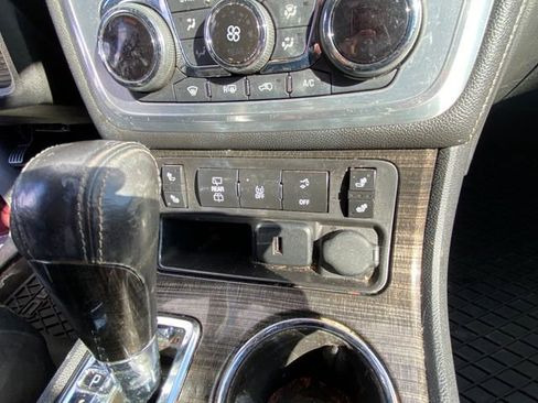 Used 2015 GMC Acadia SLT image 8