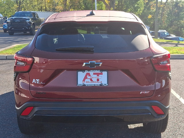 Used 2025 Chevrolet Trax RS w/ Sunroof Package FWD image 5