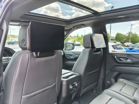 Used 2023 GMC Yukon SLT w/ SLT Luxury Package AWD/4WD image 11