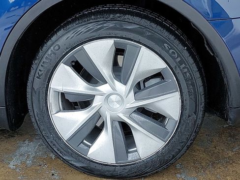 Used 2023 Tesla Model Y Long Range image 36