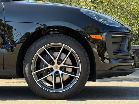 Used 2026 Porsche Macan AWD/4WD image 12