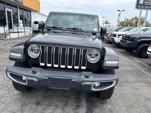 Used 2018 Jeep Wrangler Unlimited Sahara AWD/4WD image 4
