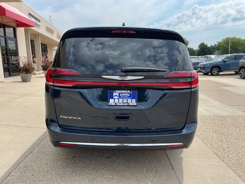 New 2025 Chrysler Pacifica Select image 6