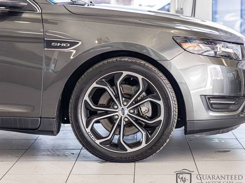 Used 2018 Ford Taurus SHO image 11