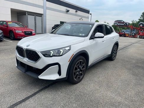 Used 2025 BMW X2 xDrive28i AWD/4WD image 3