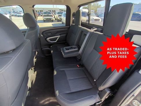 Used 2018 Nissan Titan SV image 14