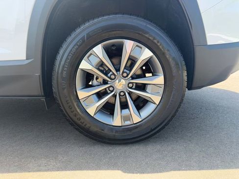 Used 2026 Chevrolet Equinox LT FWD image 9