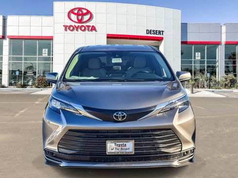 New 2026 Toyota Sienna LE FWD image 2