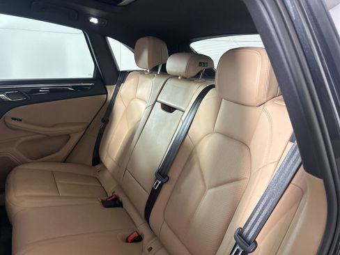 Certified 2025 Porsche Macan image 20