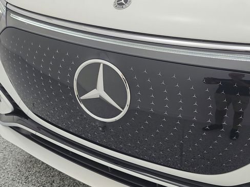 New 2026 Mercedes-Benz EQS 400 4MATIC SUV image 16
